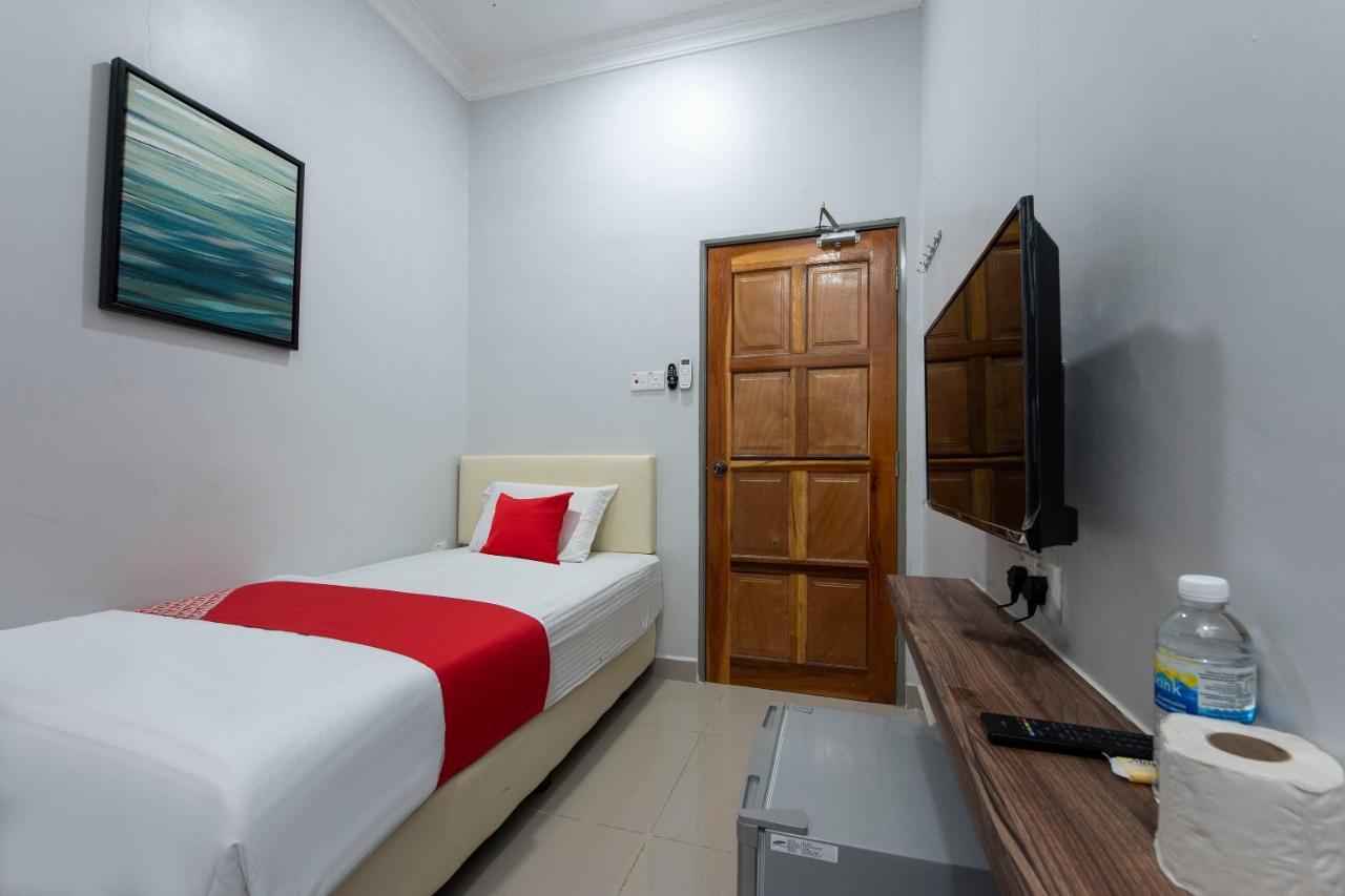 Oyo 90234 Sungai Rengit City Resort 2 Kampung Sungai Rengit Buitenkant foto