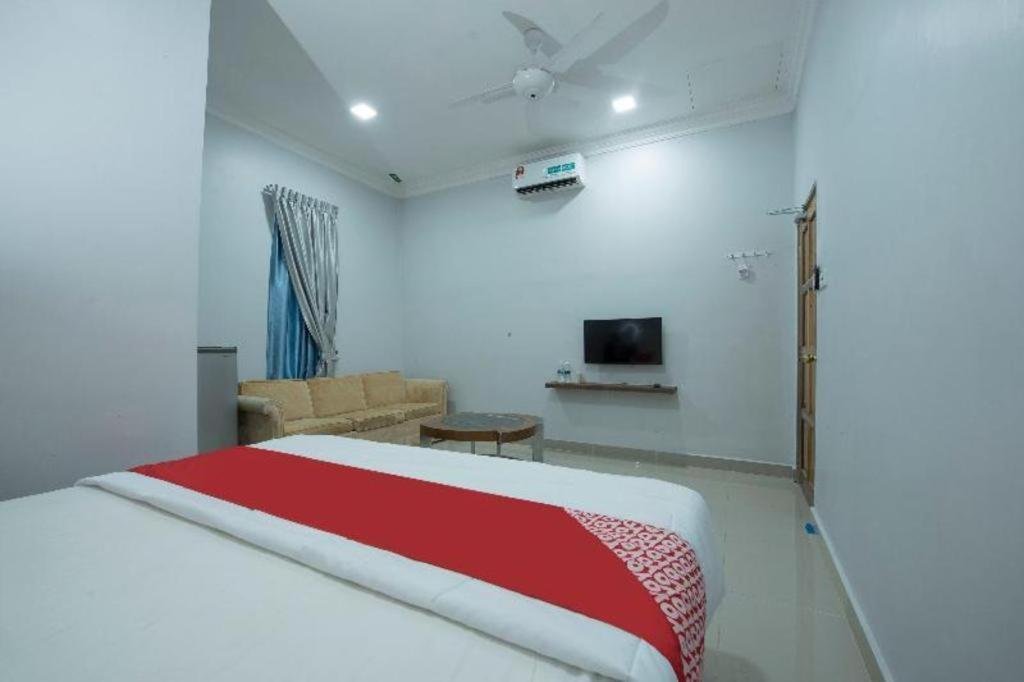 Oyo 90234 Sungai Rengit City Resort 2 Kampung Sungai Rengit Buitenkant foto