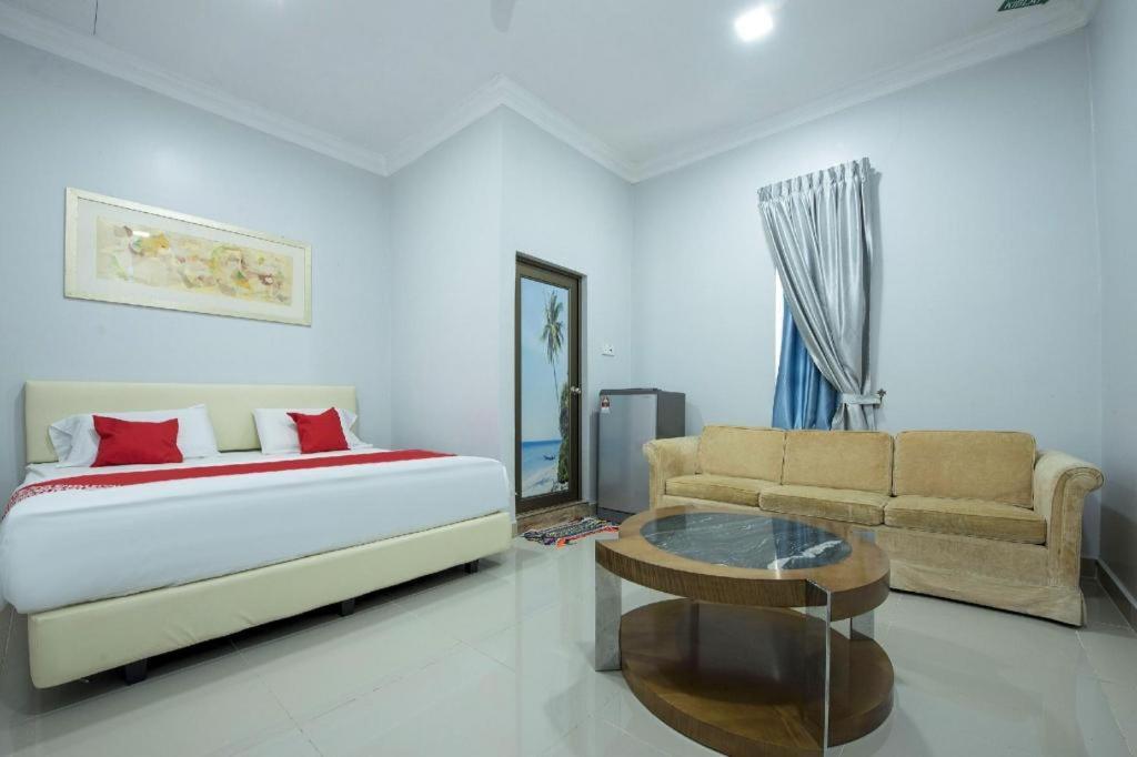 Oyo 90234 Sungai Rengit City Resort 2 Kampung Sungai Rengit Buitenkant foto