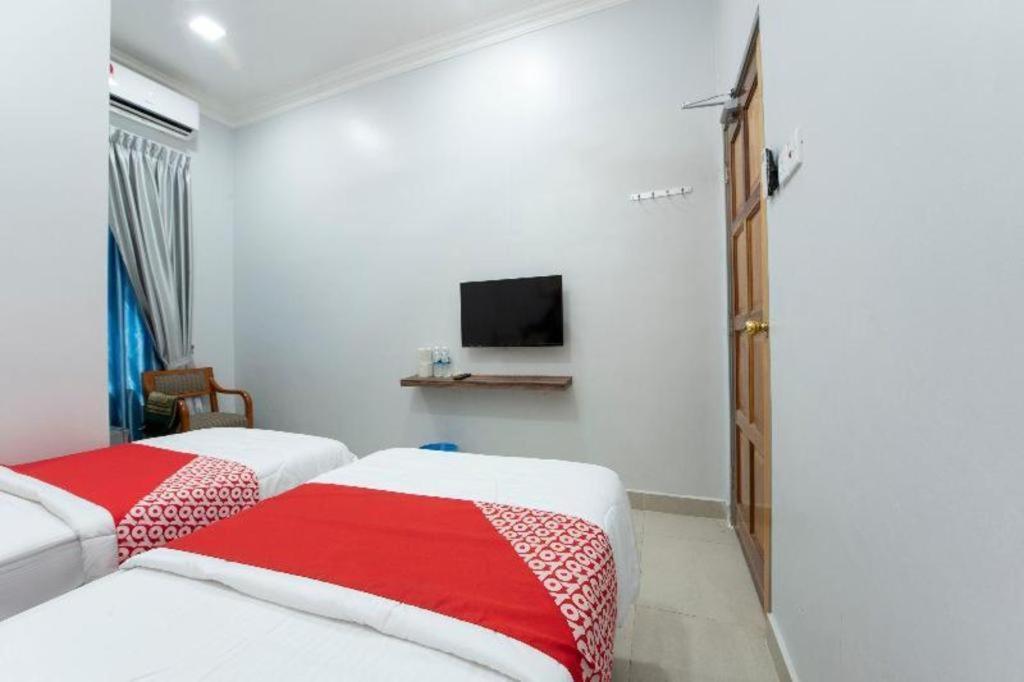 Oyo 90234 Sungai Rengit City Resort 2 Kampung Sungai Rengit Buitenkant foto