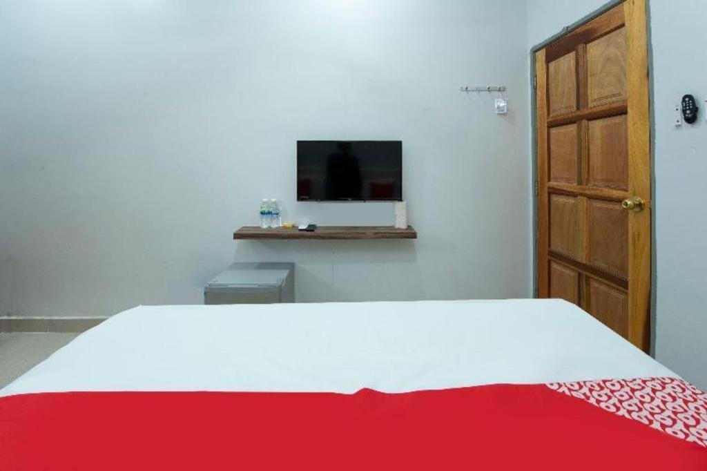 Oyo 90234 Sungai Rengit City Resort 2 Kampung Sungai Rengit Buitenkant foto