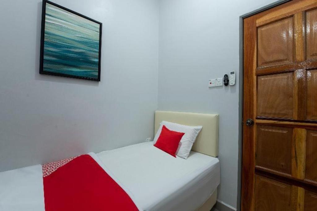 Oyo 90234 Sungai Rengit City Resort 2 Kampung Sungai Rengit Buitenkant foto
