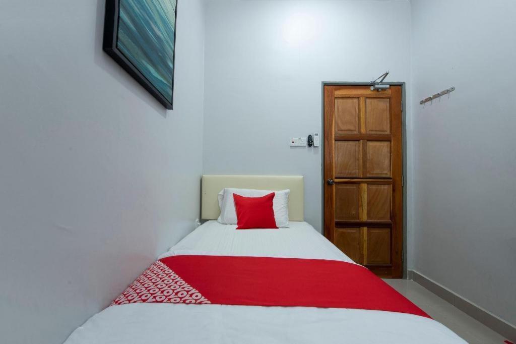 Oyo 90234 Sungai Rengit City Resort 2 Kampung Sungai Rengit Buitenkant foto