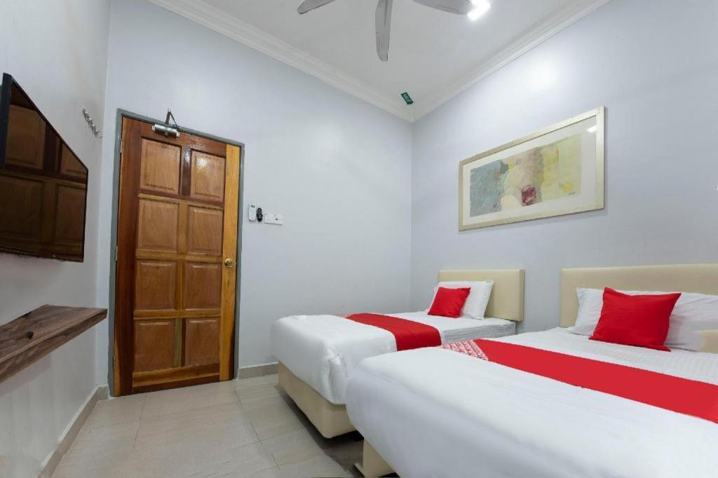 Oyo 90234 Sungai Rengit City Resort 2 Kampung Sungai Rengit Buitenkant foto