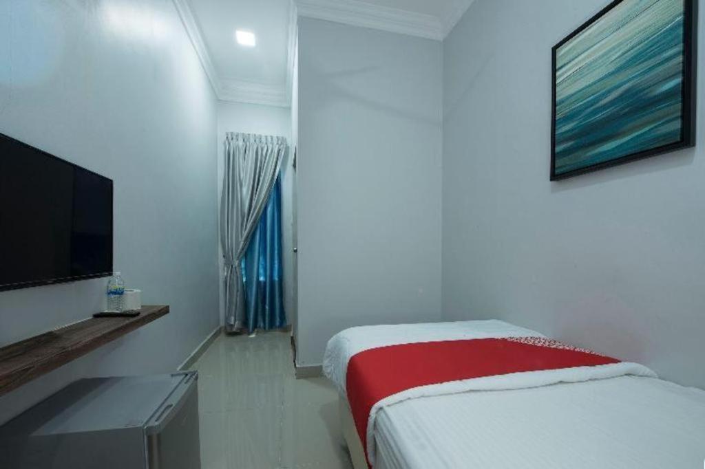 Oyo 90234 Sungai Rengit City Resort 2 Kampung Sungai Rengit Buitenkant foto