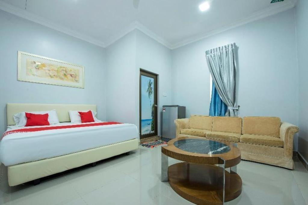 Oyo 90234 Sungai Rengit City Resort 2 Kampung Sungai Rengit Buitenkant foto