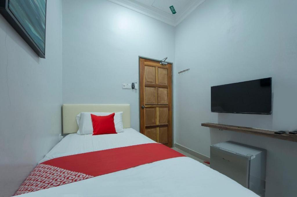Oyo 90234 Sungai Rengit City Resort 2 Kampung Sungai Rengit Buitenkant foto