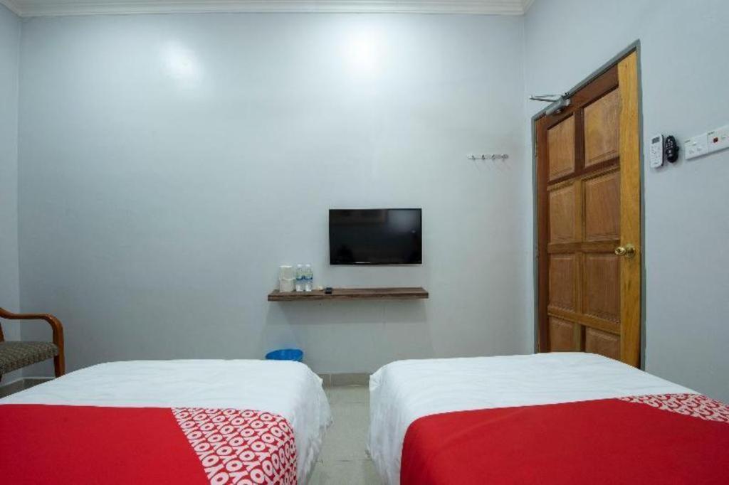 Oyo 90234 Sungai Rengit City Resort 2 Kampung Sungai Rengit Buitenkant foto
